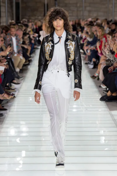 Look 44